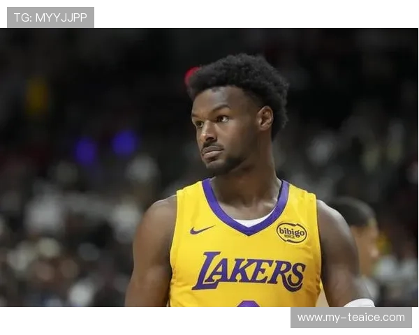 布朗尼回顾NBA首秀直言紧张到顶称那是一次疯狂的独特体验 布朗尼回顾NBA首秀直言紧张到顶称那是一次疯狂的独特体验