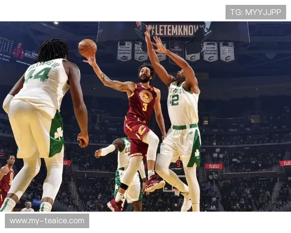 克罗斯火力全开高效轰下17分率金牛取胜展现突投结合全面统治力 克罗斯火力全开高效轰下17分率金牛取胜展现突投结合全面统治力